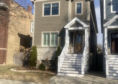 5744 W Ainslie – Chicago